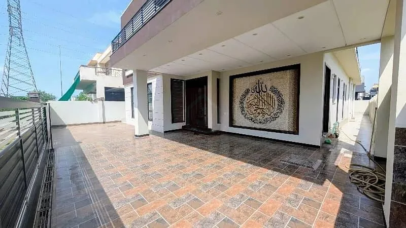 1 Kanal Well-Kept House Available in DHA Phase 2