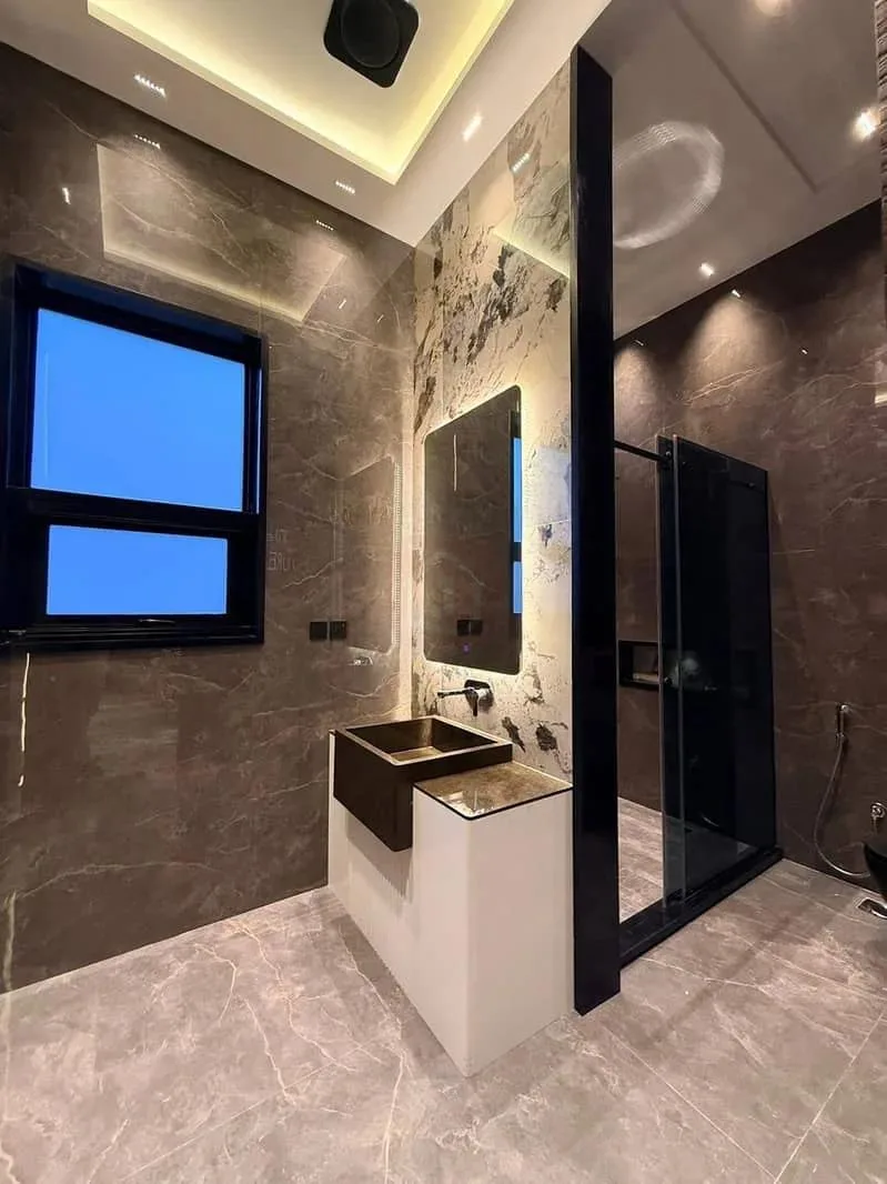 DHA Phase 2 1.5 Kanal Fully Furnished Home