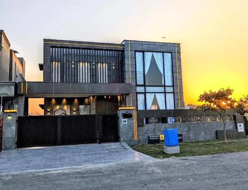 Stunning One Kanal Luxury Bungalow with 2 Servant Quarters in DHA Lahore