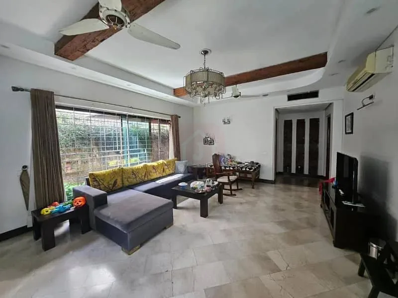 Modern One Kanal Bungalow with 5 Bedrooms and Lift in DHA Lahore