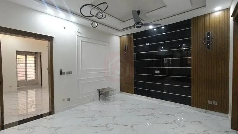 10 Marla House Available for PKR 54,500,000