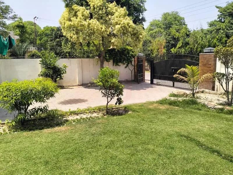 2 Kanal Modern Bungalow for Sale in DHA Lahore Near Park and Commercial Market