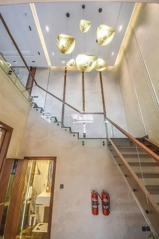 10 Marla Newly Built House in Prime Location Close to Park and Airport