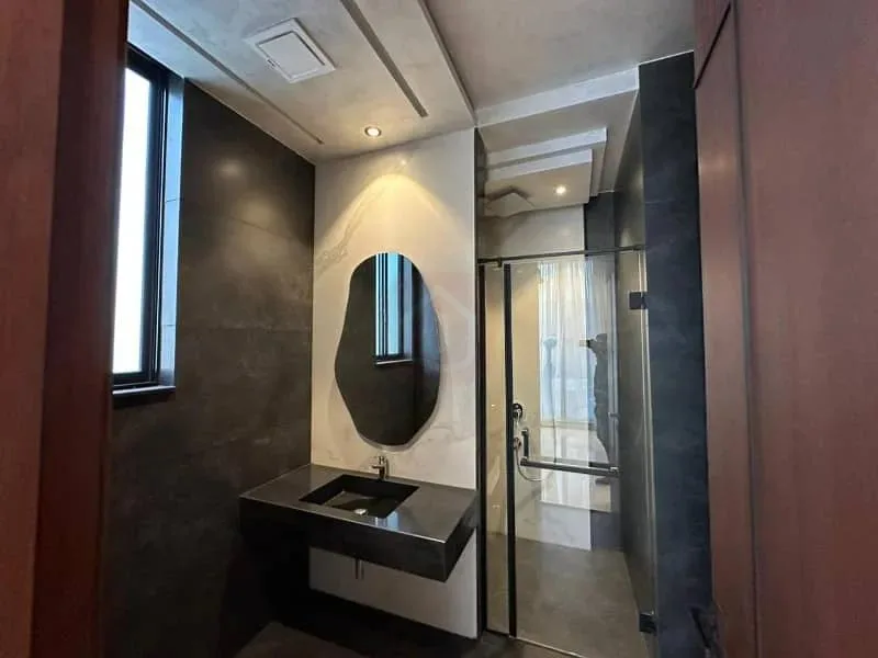 Stunning 5 Marla Home with Grand Lobby Near Doll Men Mall