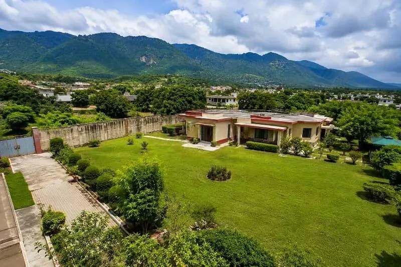 5 Kanal Demolishable House Available for Sale