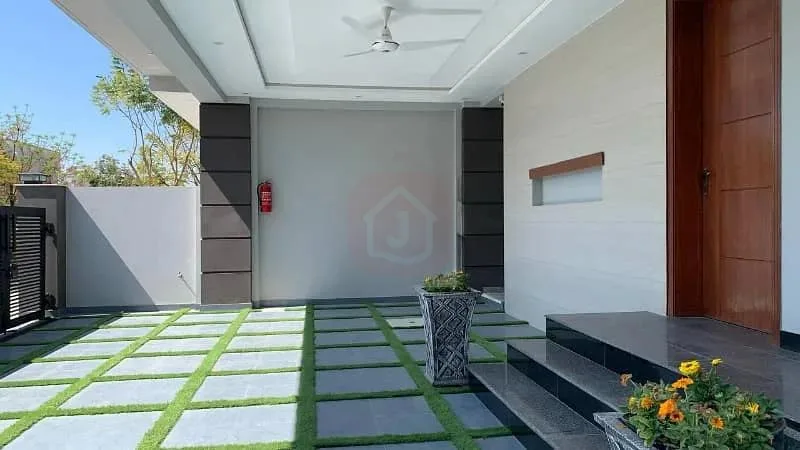Newly Constructed Kanal Mansion in Prime Location