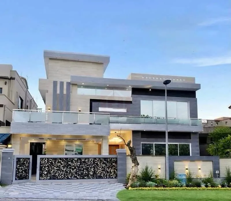 1 Kanal Designer Home Available for Sale Close to Giga Mall