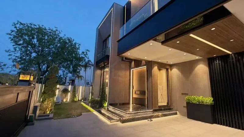 Stunning One Kanal Ultra-Modern Bungalow with Full Basement in DHA Lahore