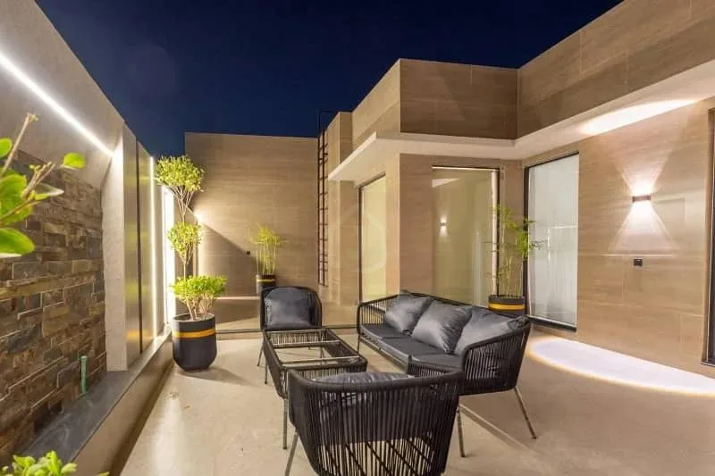 One Kanal Fully Furnished Luxury Bungalow with Servant Quarters in DHA Lahore