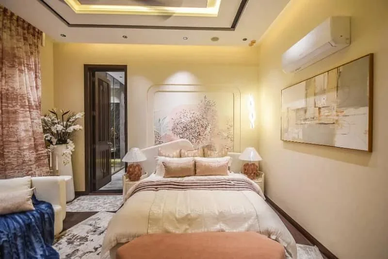 1 Kanal Semi-Furnished Luxury Villa with 5 Bedrooms for Sale in DHA