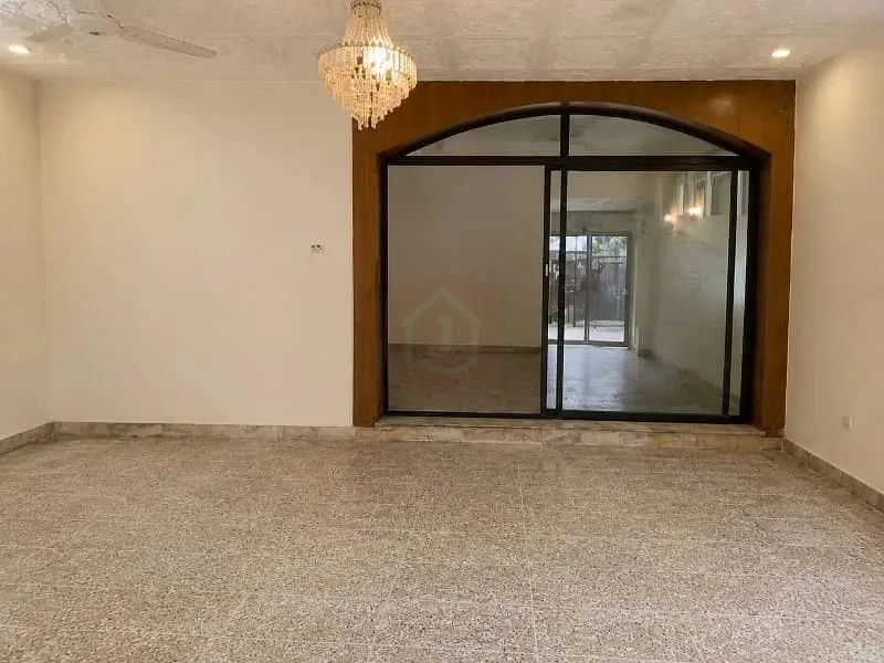 F-7 2 Islamabad 80X120 Old House Available at Investor Price