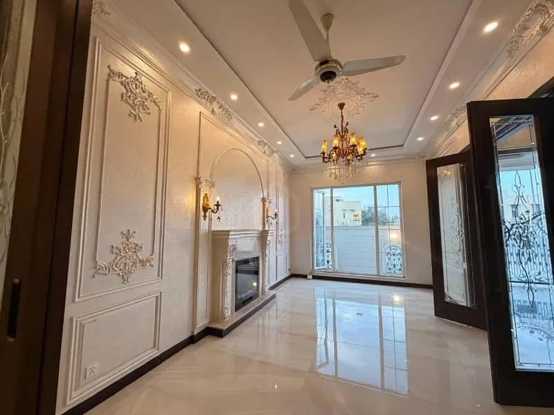 8 Marla Luxurious Royal Classic Villa for Sale in DHA Defence