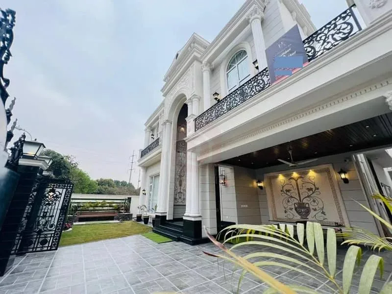 Stunning Semi-Furnished One Kanal Bungalow with Full Basement in DHA Lahore