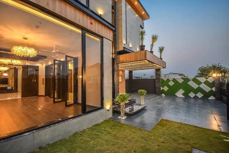 12 Marla Corner House with Full Basement in DHA Phase 7 for Sale