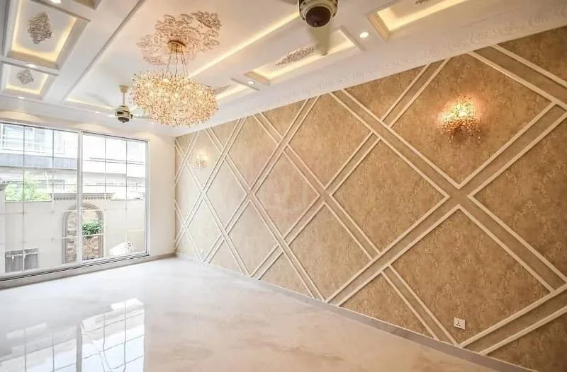 5 Marla Elegant Villa with High Ceiling Lobby Overlooking Park