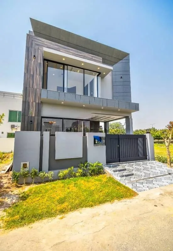 5 MARLA OWNER BUILT HOUSE IN PRIME LOCATION OF DHA LAHORE