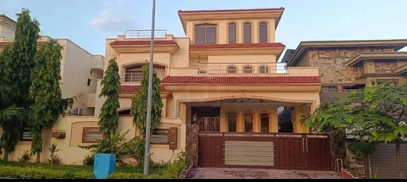 1 Kanal Beautiful Used House for Sale in DHA Phase 2, Islamabad