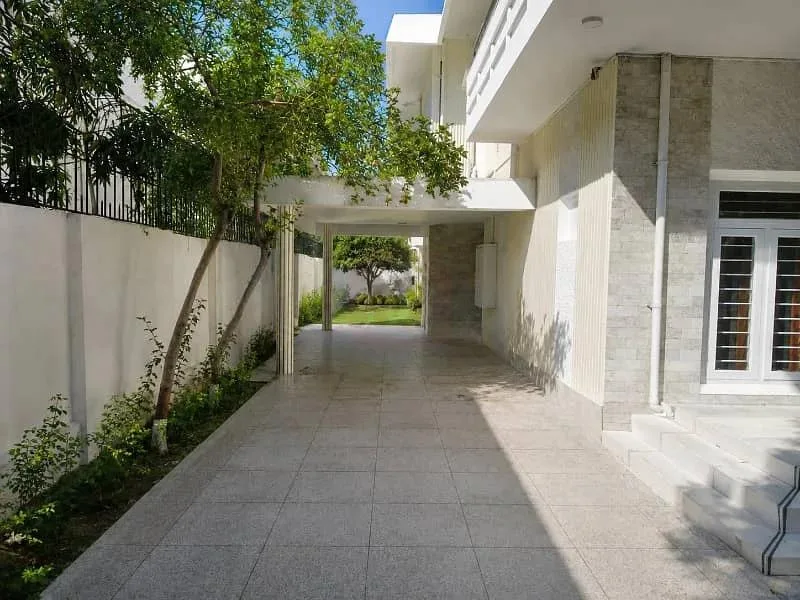Demolishable 2 Kanal House in Prime E-7 Location