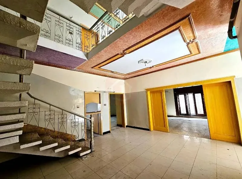 5 Kanal Front Back Open House for Sale on Margalla Road