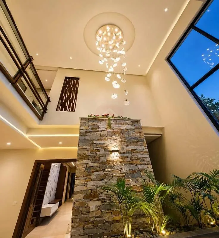 Elegant House with Pool Available for Sale