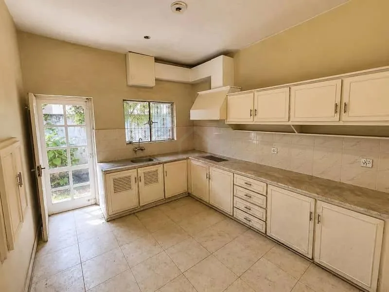 Corner House Available For Sale In F-8