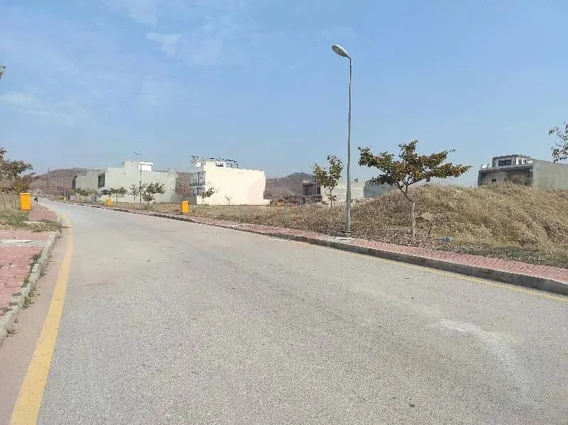 8 Marla Margalla Facing Plot for Sale in Sector J, Bahria Enclave
