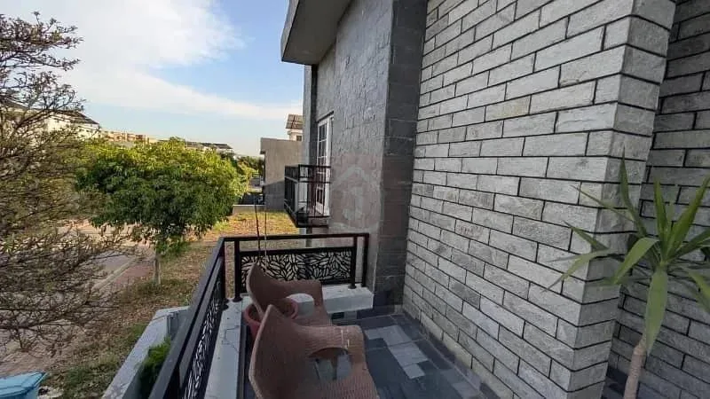 Elegant 10 Marla Home with 20KW Solar in Bahria Enclave, Sector J