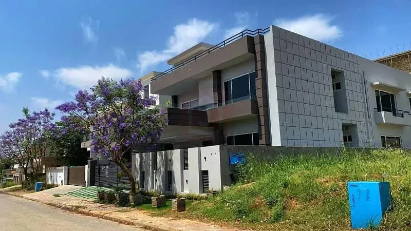 Newly Constructed Kanal Mansion in Prime Location