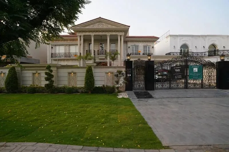 Elegant 2 Kanal Spanish-Style Bungalow with Basement and Pool in DHA Lahore
