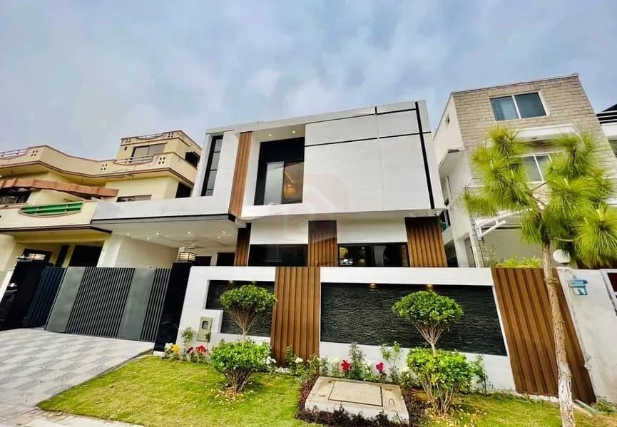 10 Marla Newly Constructed Stunning Home