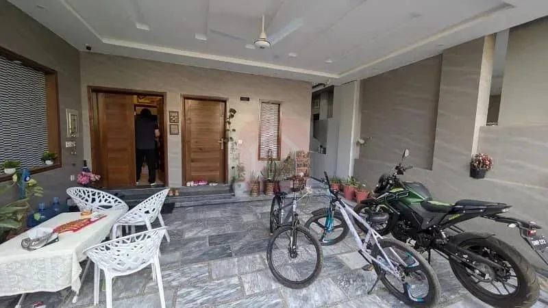 Elegant 10 Marla Home with 20KW Solar in Bahria Enclave, Sector J