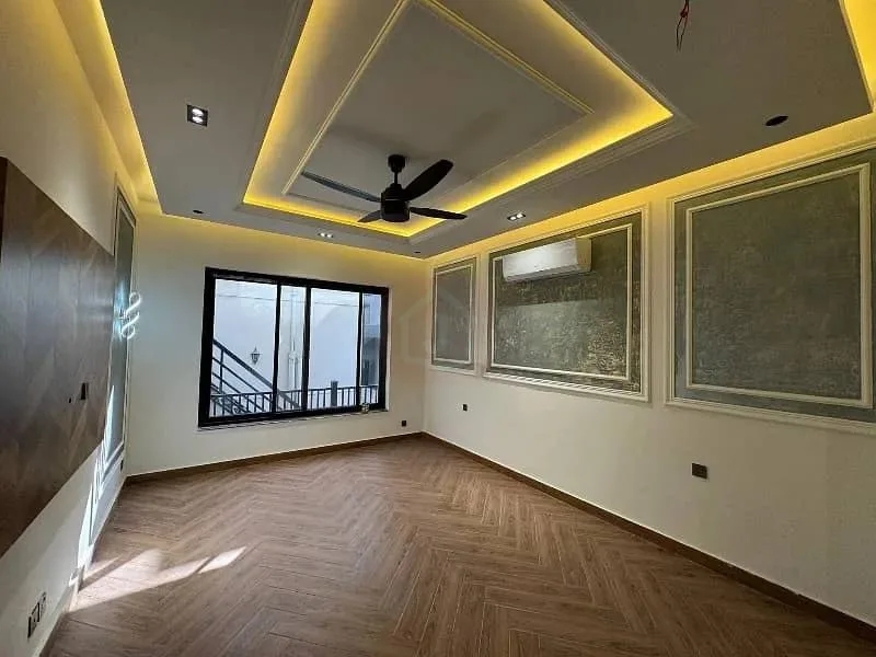 1 Kanal Stunning Victorian Style Home Available For Purchase