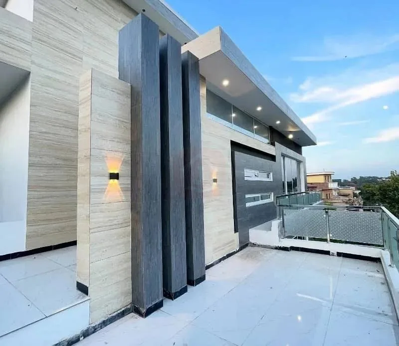 1 Kanal Designer Home Available for Sale Close to Giga Mall