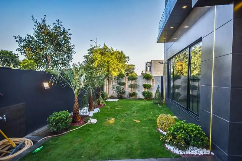 10 Marla Newly Built House in Prime Location Close to Park and Airport