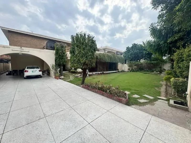 Beautiful 2 Kanal Basement Bungalow for Sale in DHA Lahore
