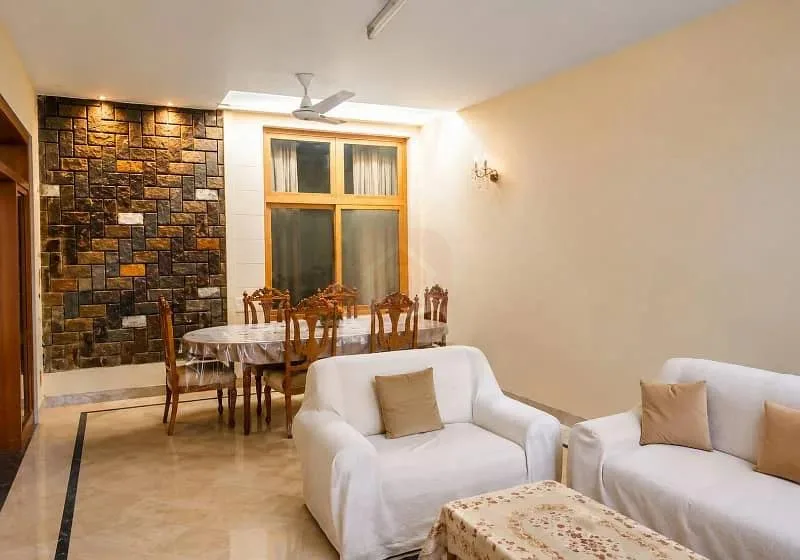 Old House for Sale in Prime F-6 Location - 444 SQYD