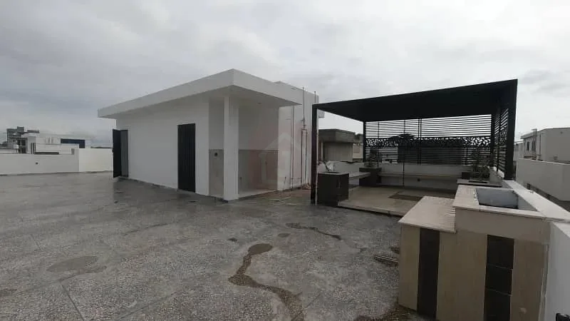 10 Marla Home Available in Top City 1