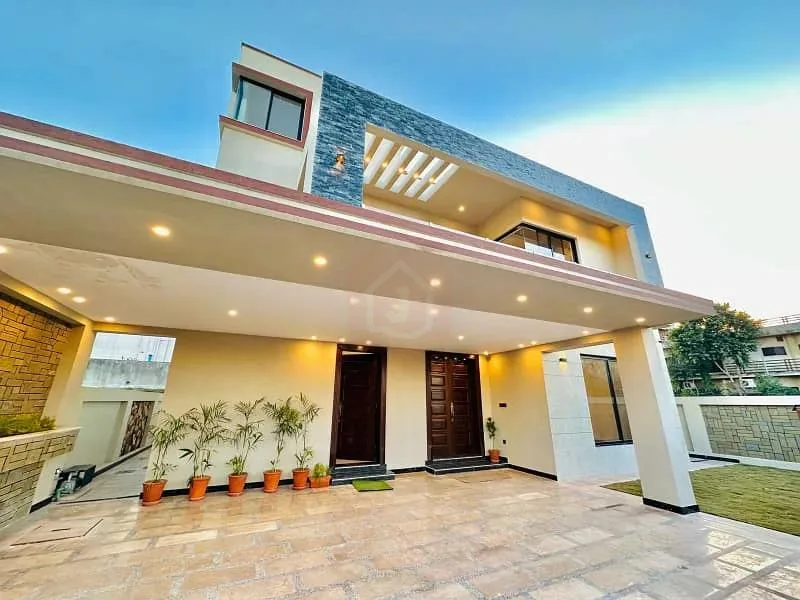 Modern 1 Kanal House with 6 Bedrooms for Sale in DHA Phase 2