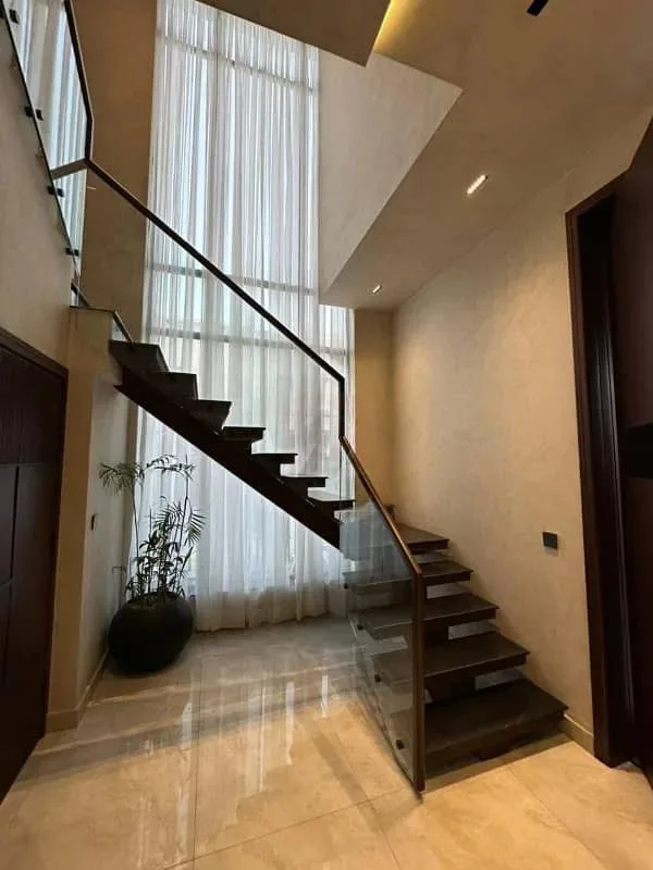 Stunning 5 Marla Home with Grand Lobby Near Doll Men Mall