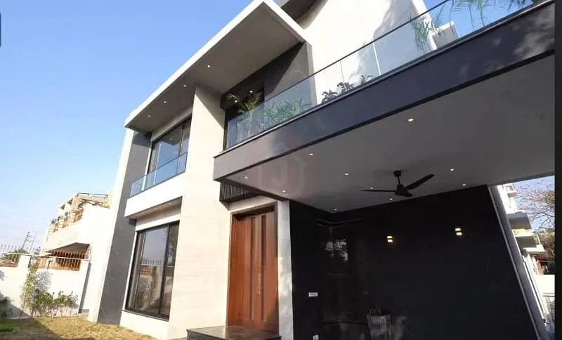 Stylish One Kanal Fully Furnished Bungalow with Two Servant Quarters in DHA Lahore