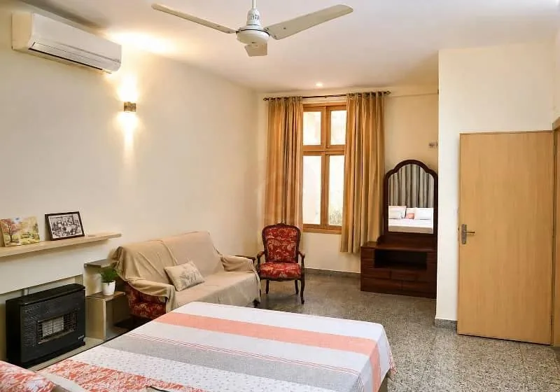 Old House for Sale in F-6, Islamabad