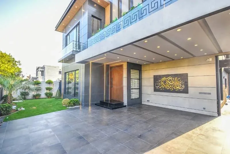10 Marla Newly Built House in Prime Location Close to Park and Airport