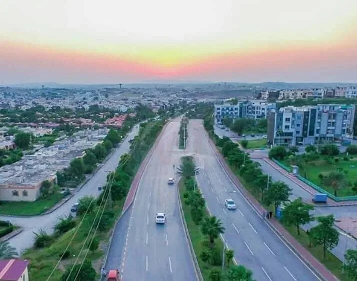 8 Marla Plot Available in Sector J Bahria Enclave