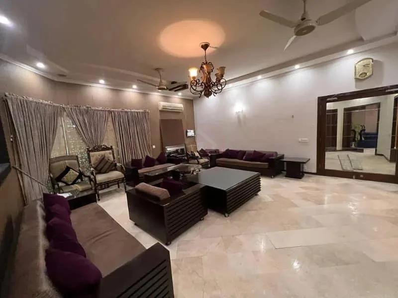 Modern One Kanal Bungalow for Sale in DHA Lahore, Near Park and Commercial Area