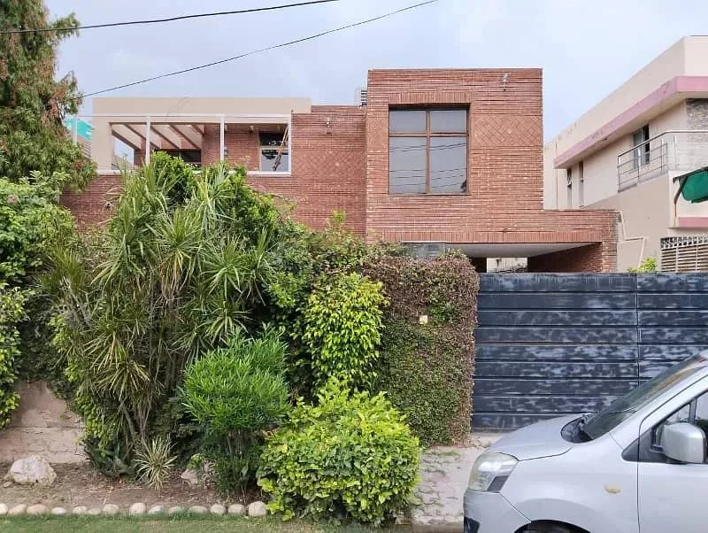 Modern One Kanal Bungalow for Sale in DHA Lahore