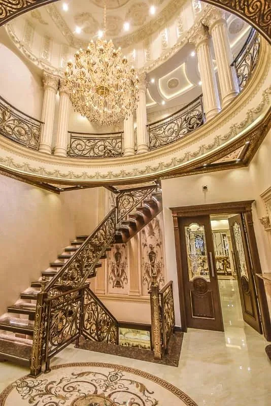 Exquisite 10 Marla Spanish Style Villa Available for Sale