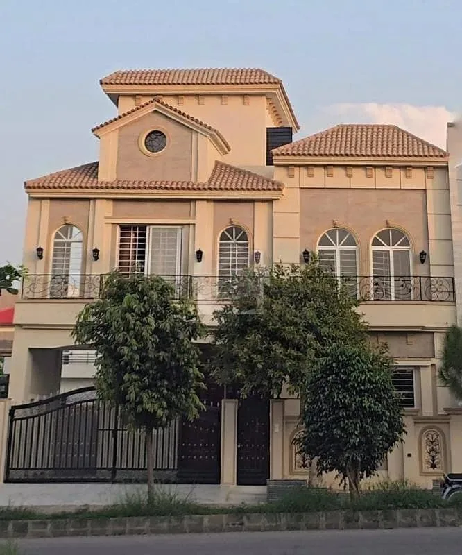 House Available on Main Boulevard in Top City 1