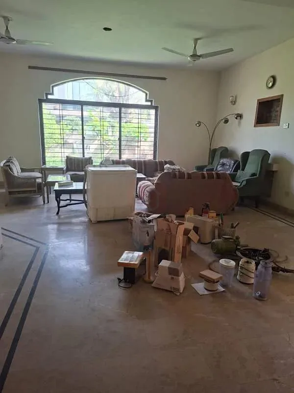 One Kanal Used Bungalow for Sale in DHA Lahore Near Park and Market