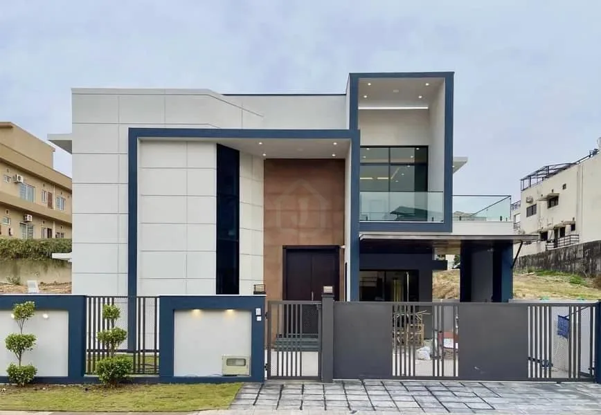 One Kanal Luxurious Designer House Available in DHA Phase 2