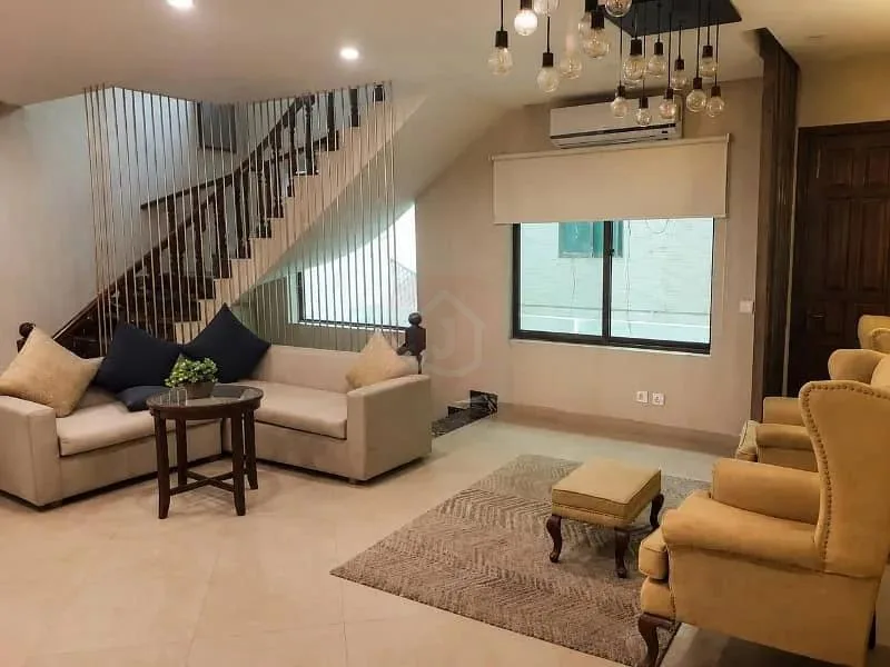 Old House for Sale in Prime F-7 Islamabad Location